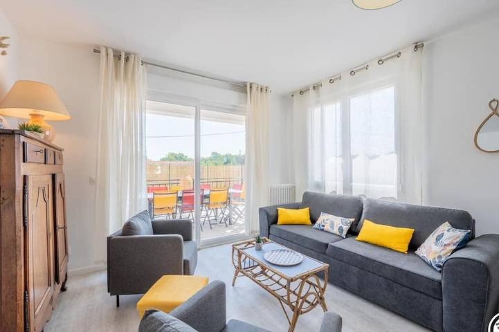 Gîte pour 12 personnes, avec terrasse dans Autheuil-en-Valois