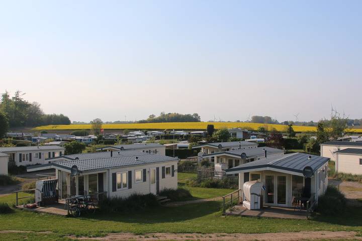 Wohnwagen für 5 Personen, mit Sauna und Terrasse sowie Whirlpool, kinderfreundlich an der Ostsee - 2
