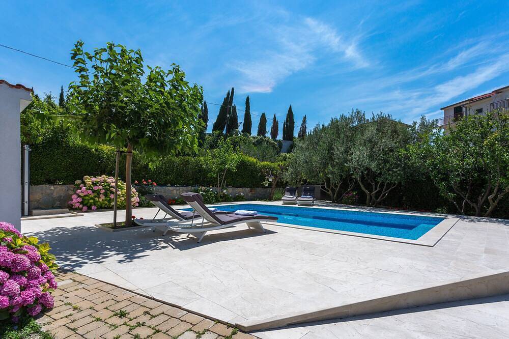 Ganze Wohnung, Apartmani Sara & Nino mit Pool Nr. 2 in Podstrana, Split-Dalmatien