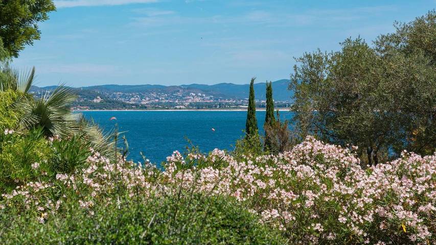 Villa pour 10 personnes, avec Terrasse et Jardin ainsi que Piscine et Vue dans La Madrague
