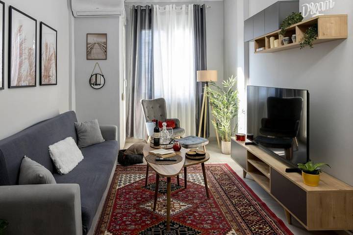 Ganze Wohnung, Ferienwohnung 'George House' mit Balkon, WLAN und Klimaanlage in Thessaloniki und Umgebung