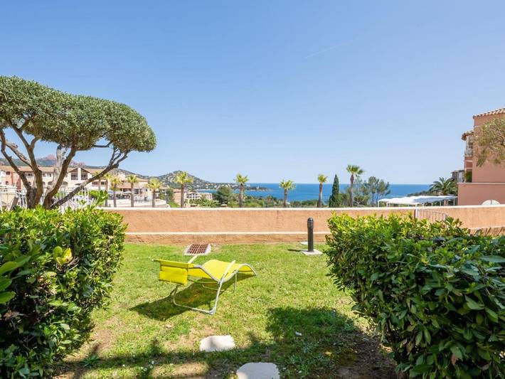 Gîte pour 4 personnes, avec terrasse ainsi que piscine et jardin dans Gare Du Dramont - 2
