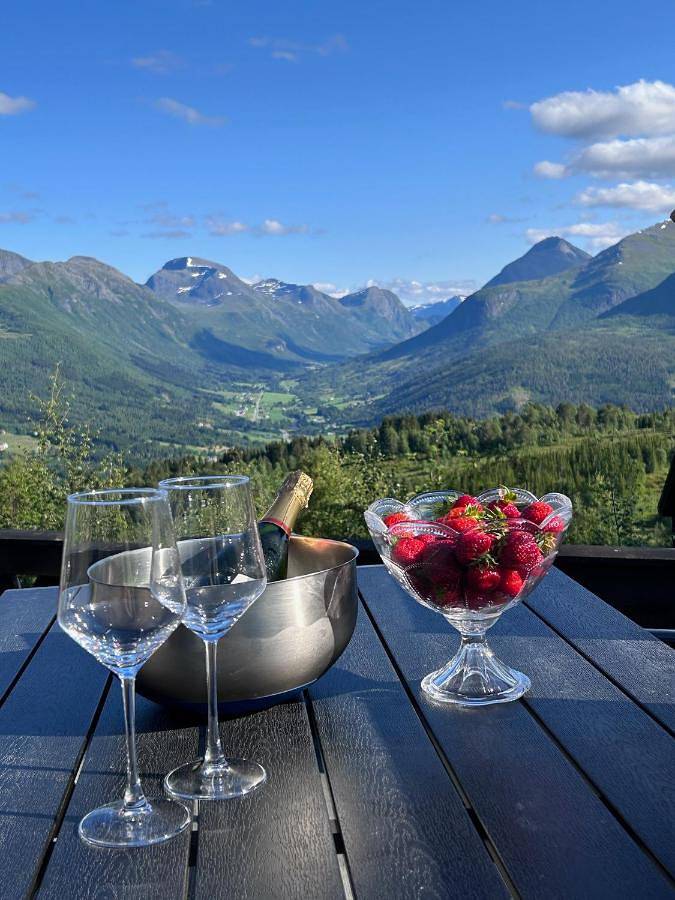 The View - Mountain cabin with stunning views in Strandafjellet, Stranda 