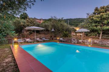 Villa With Pool for 8 People in Lucca, Lucca Province, Photo 4