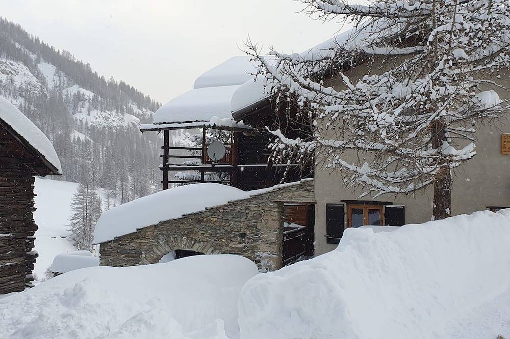 Cosy Nature Gite, Quiet, ski in ski out - Parking in Saint-Véran, Queyras