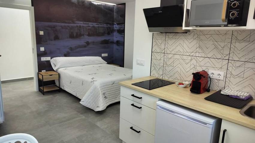 Casa rural para 3 personas, con vistas además de jardín y balcón en Els Ports - 2