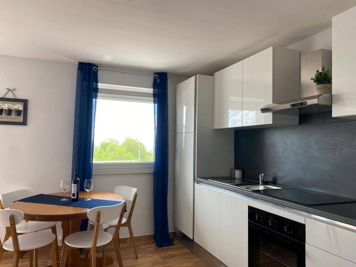 Ganze Wohnung, One-Bedroom Apartment in Paveki, Vrh Martinscice