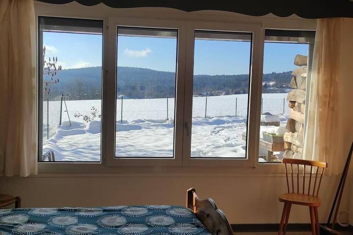 Gîte pour 3 personnes, avec terrasse à Échallon