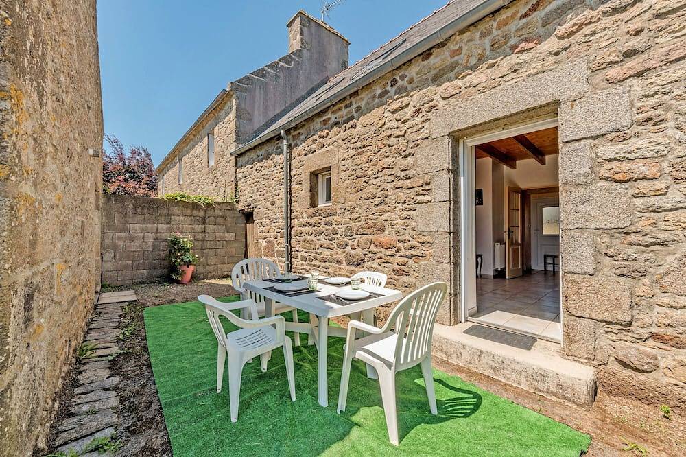 Casa de vacaciones 'Le Gîte Bleu 2' con terraza privada y jardín compartido in Porspoder, Región de Brest