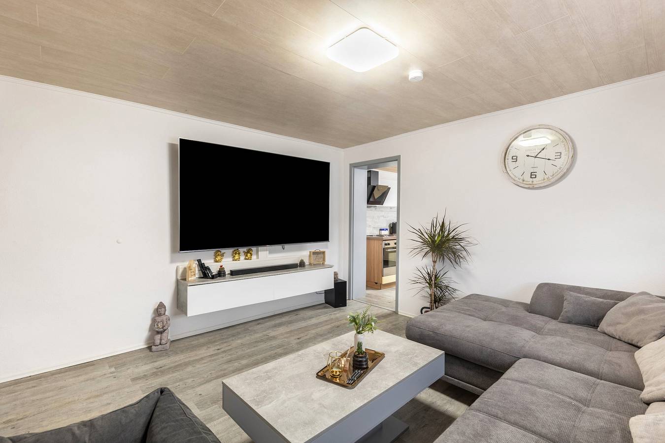 Ganze Wohnung, Apartment 'Klein Frankreich' mit Bergblick, privater Terrasse und Wlan in Bad Endbach, Naturpark Lahn-Dill-Bergland