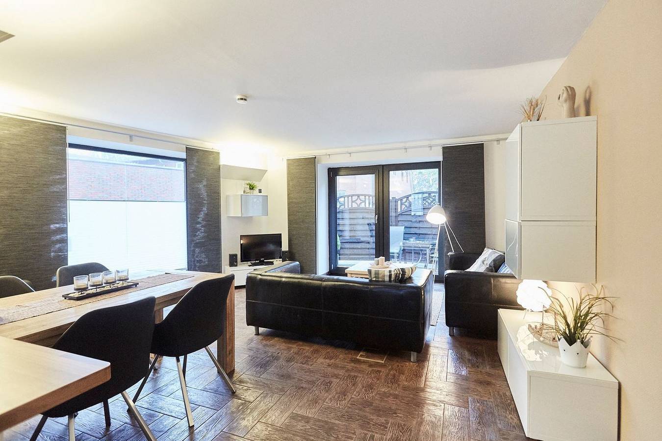Modern ausgestattete und großzügig geschnittene Ferienwohnung im Ortskern. in Borkum