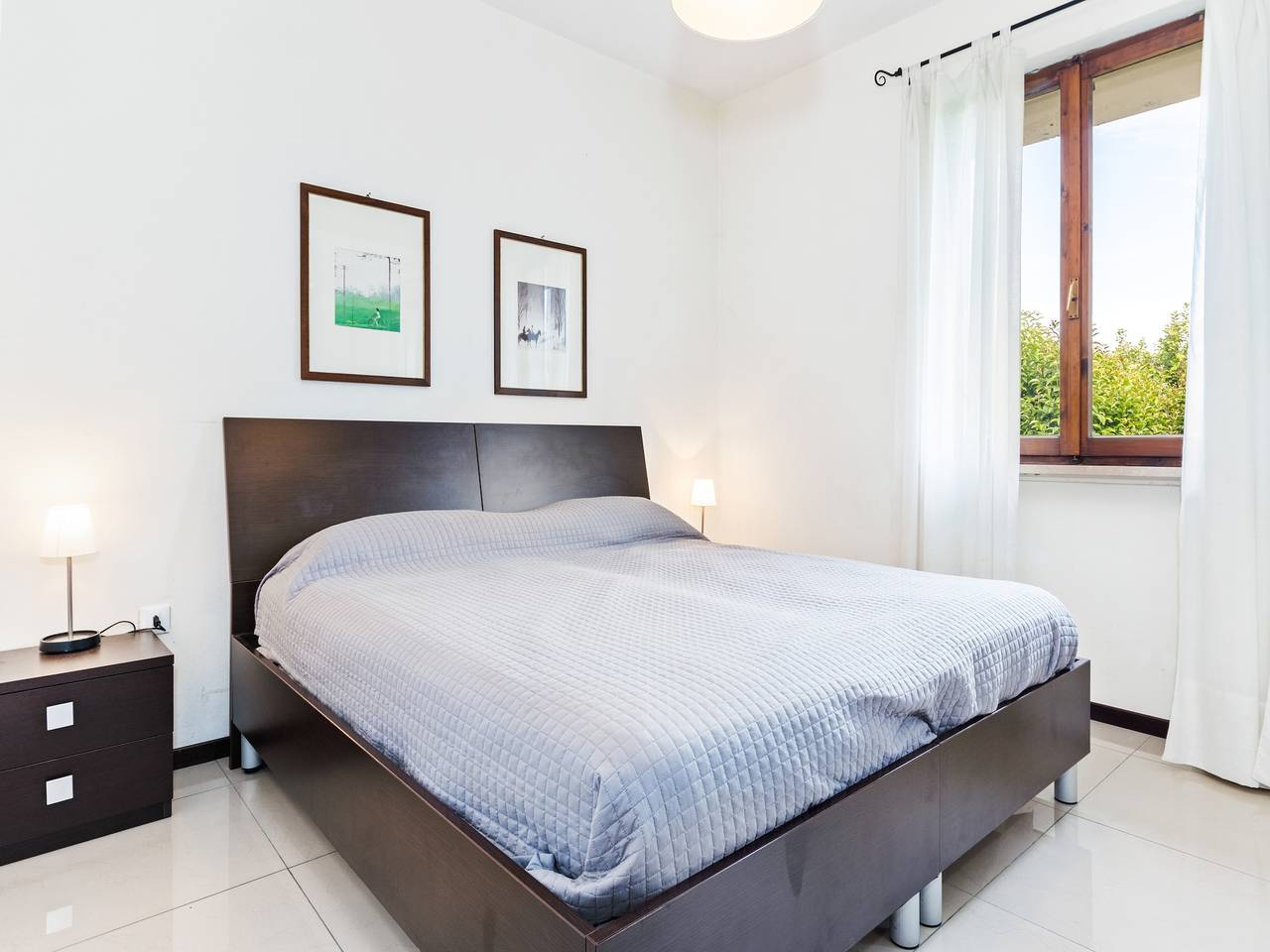 Großzügige Villa am Gardasee mit privatem Pool, Garten und direktem Seezugang in Lazise, Gardasee-Berge