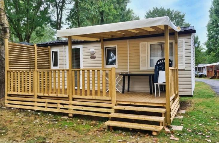 Camping pour 6 personnes, avec terrasse et piscine, animaux acceptés
