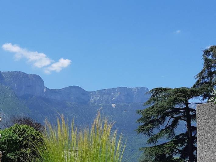 Location de vacances pour 4 personnes, avec Terrasse ainsi que Piscine et Vue à Saint-Égrève