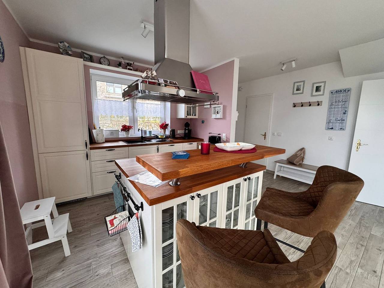 Roslies's Sunsetview Ferienhaus mit Wintergarten und "Blick auf den Sonnenuntergang"
5 Minuten zum Strand und Quellbad in Dangast, Varel