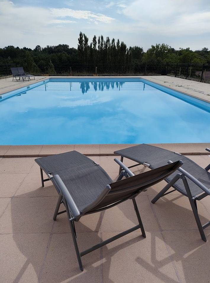 Gîte pour 4 personnes, avec sauna et terrasse ainsi que jardin et piscine - 1