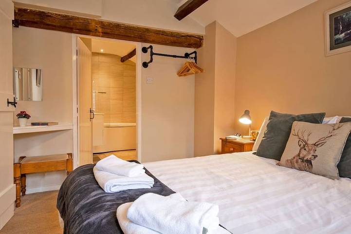 Dove Cottage - Central and Cosy in Hartington, Derbyshire