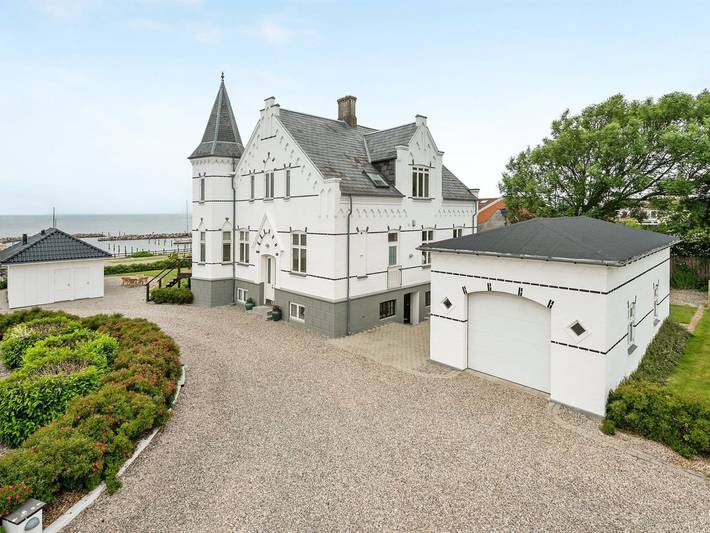 Ferieudlejning for 8 personer, med Balkon og Terrasse samt Sauna i Lohals