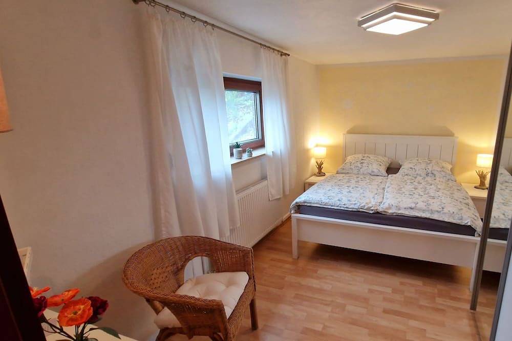 Ganze Wohnung, Gemütliche, ruhige Ferienwohnung ideal zum Wandern, Radfahren und Entspannen. in Veldenz, Bernkastel-Kues & Umgebung