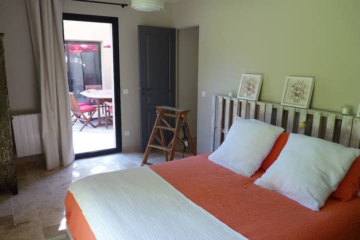 Location de vacances pour 5 personnes, avec jardin à Nans-les-Pins - 4