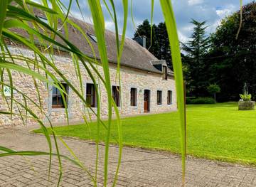 Gîte pour 9 personnes, avec jardin et vue à Momignies