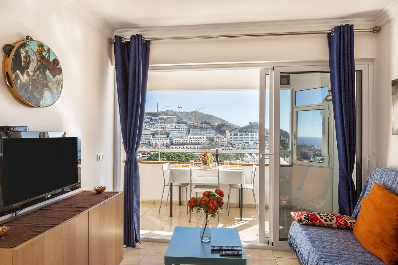 Entire apartment, Holiday Apartment ‘Sweet Home’ with Air Conditioning, Terrace & Shared Pool in Puerto Rico (Gran Canaria), Mogán