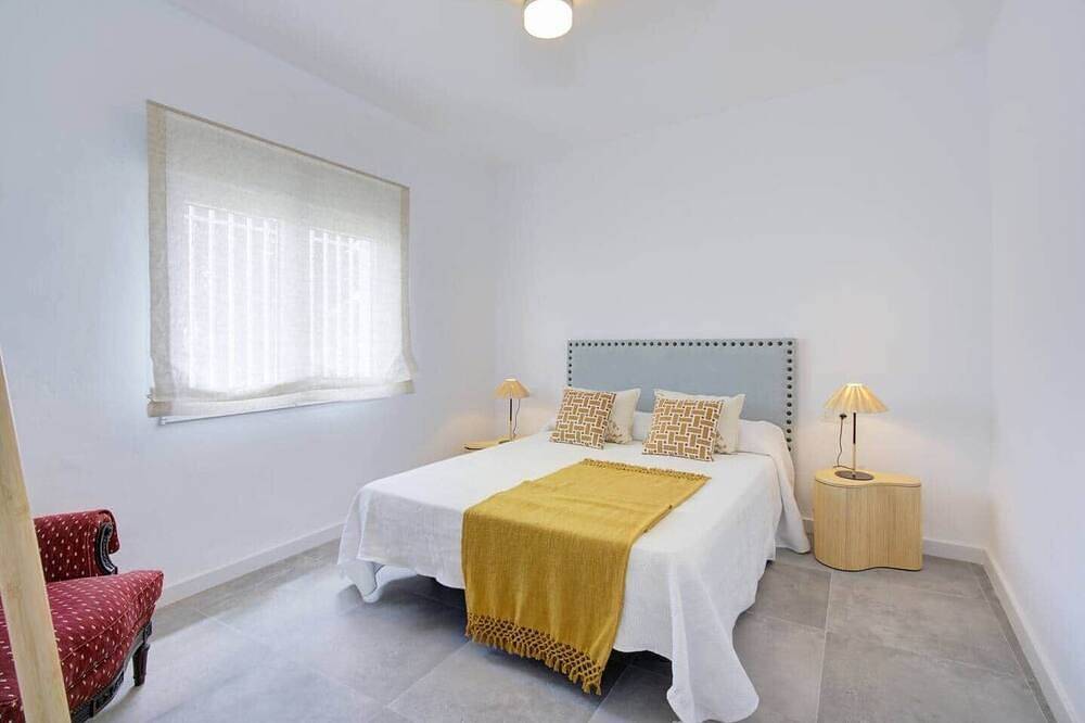 Comeback Hotel California in Calahonda, Costa Tropical