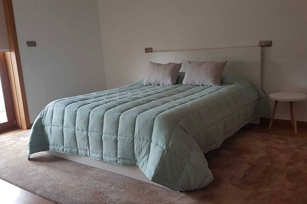 Suite com banheira hidromassagem in Gondifelos, Gondifelos, Cavalões e Outiz