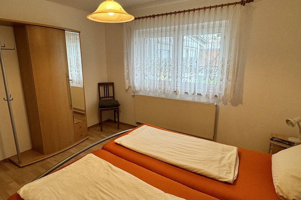Ganze Wohnung, Ferienhaus Eichhözle - Oase am Lautertal90qm, 4 Personen, überdachte Terrasse in Münsingen, Neckar-Alb
