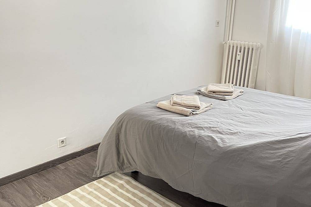 Entire apartment, Bright, open-plan apartment in Montauban, Tarn-et-Garonne