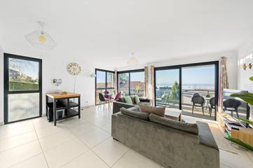 Gîte pour 4 personnes, avec vue et balcon à Neuvecelle
