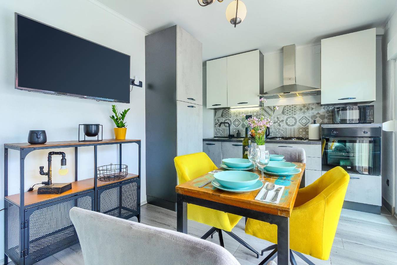 Ganze Ferienwohnung, Brandneue Design-Wohnung mit großer Terrasse in Kastel Stafilic, Kaštela