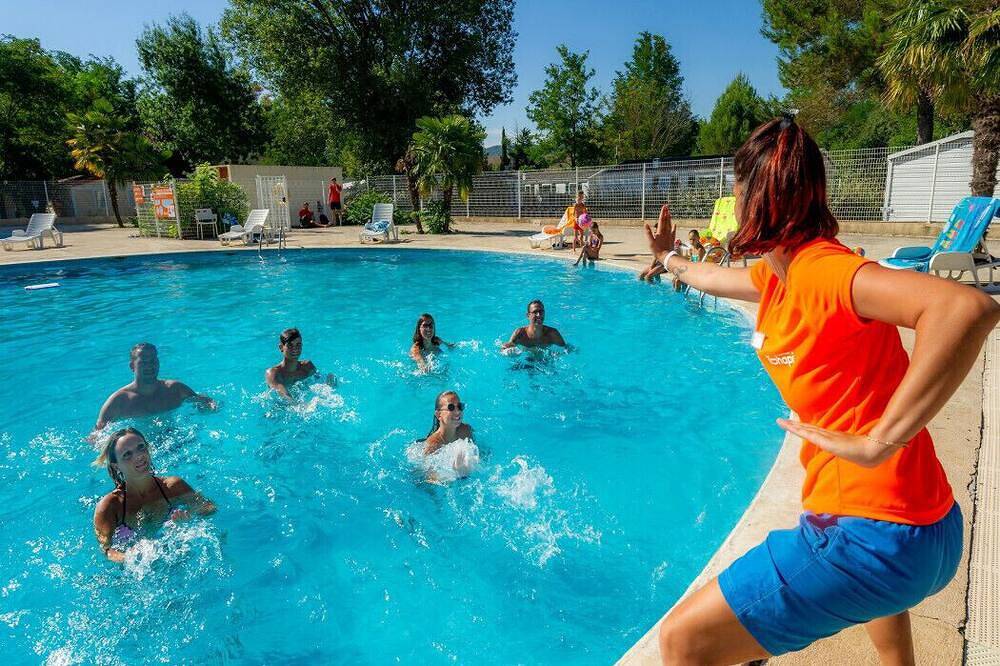 Comfortable 3 bedroom mobile home in Provence - Pool and private lake in La Roque-d'Anthéron, Aix-en-Provence region