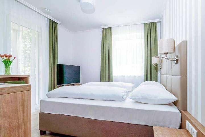 Apartmenthotel für 2 Personen, mit Pool und Balkon sowie Garten - 1