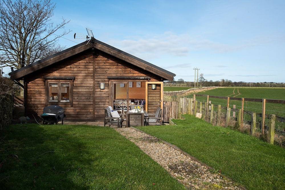Shepherds Lodge - sleeps 6 guests  in 3 bedrooms in Northumberland