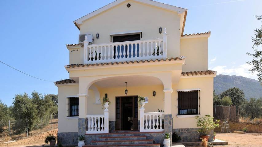 Casa rural para 9 personas, con jacuzzi además de jardín y piscina, Se admiten mascotas en Villanueva del Trabuco - 4