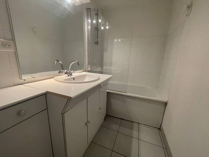 Gîte pour 6 personnes, avec terrasse dans Plage des Elmes - 4
