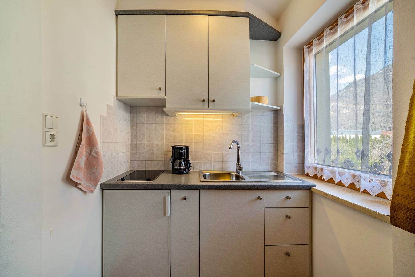 Ganze Wohnung, Ferienwohnung ' Haus Pöder' mit Bergblick, Gemeinschaftsgarten und Wlan in Naturns, Ortleralpen