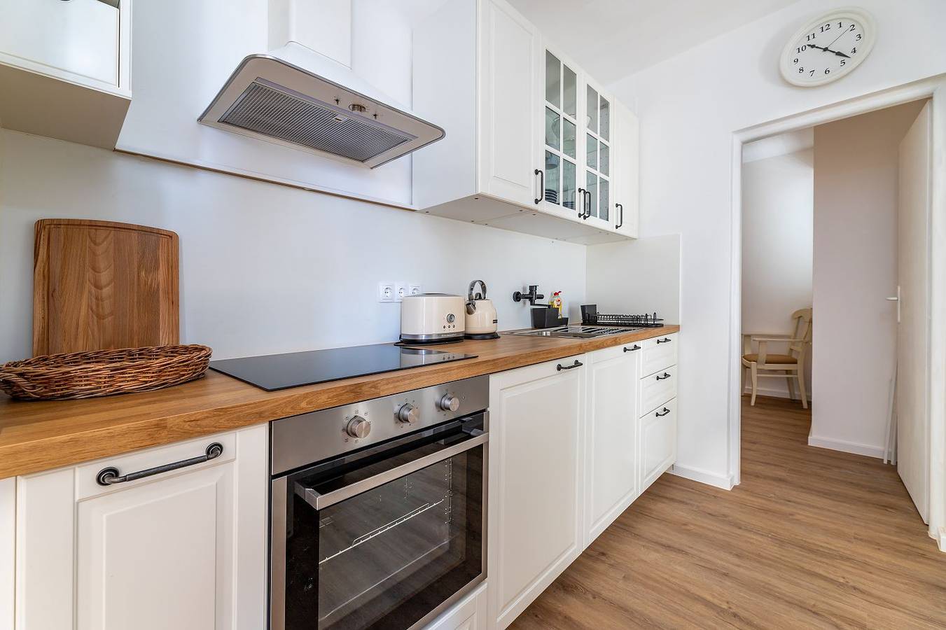 Ganze Wohnung, Moderne Unterkunft nur 400 Meter zum Strand in Baska, Krk