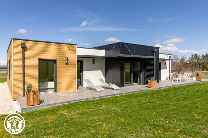 Gîte pour 6 personnes, avec Terrasse ainsi que Jardin et Vue