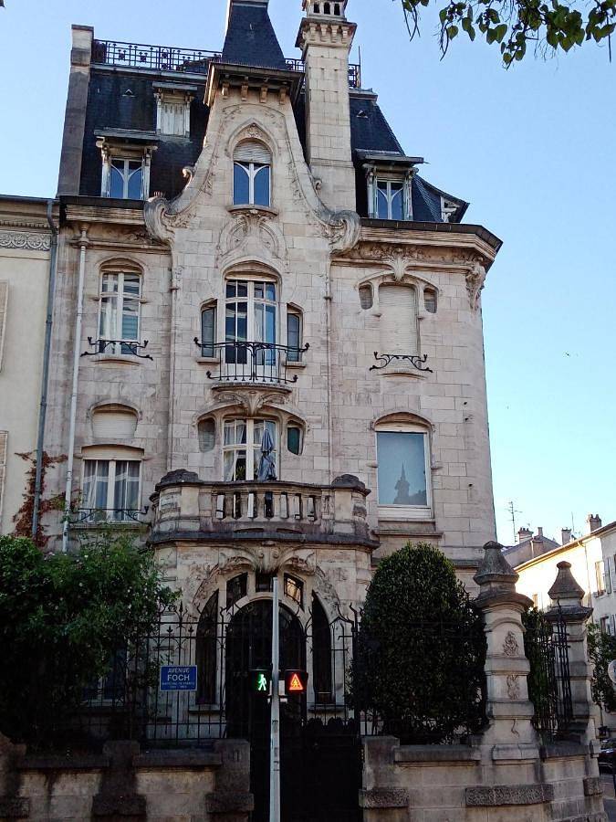 Le 41, B&B chambre et salle de bains privatives dans un hôtel particulier Art nouveau - Nancy Gare in Nancy, Région de Nancy
