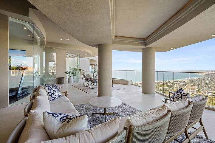 Vacation house for 10 people, with hot tub and yard in San Diego