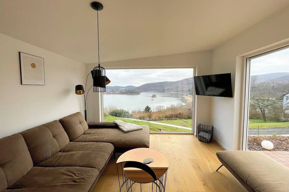 Ederseehen - Modernes Ferienhaus mit Terrasse, Sauna und Blick auf den Edersee in Bringhausen, Edertal