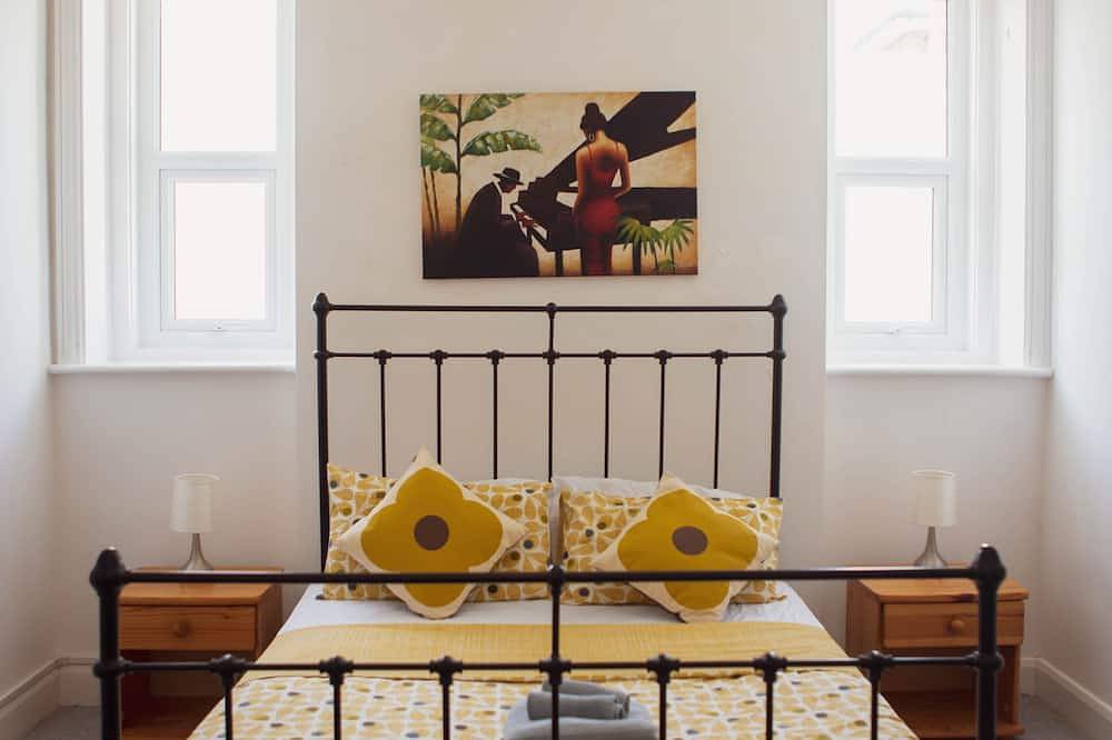 The Courtyard  -  a house  that sleeps 8 guests  in 3 bedrooms in Seaford, Sussex Est