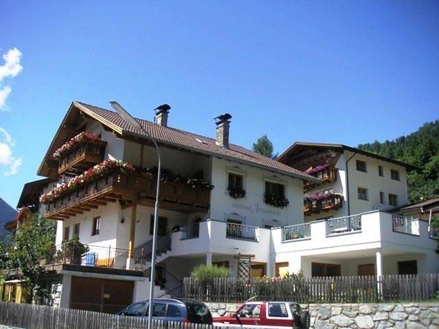 Ferienwohnung für 6 Personen, mit Balkon und Terrasse sowie Garten und Ausblick in Kauns
