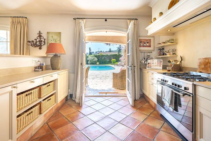Location de vacances pour 8 personnes, avec terrasse et jardin à Valbonne - 3