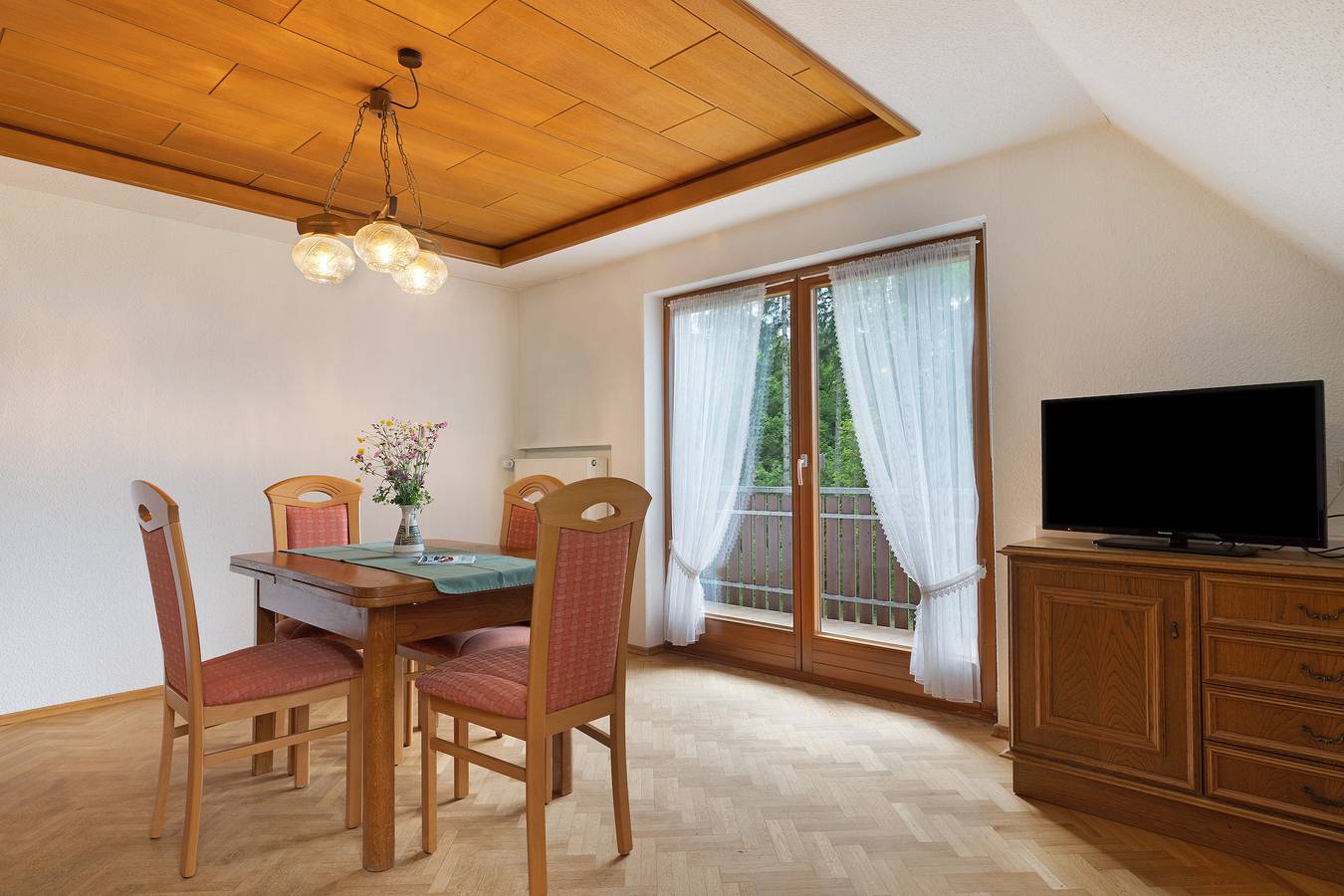 Entire apartment, Apartment 'Ferienwohnung Sulzerköpfle' with Mountain View, Private Terrace and Wi-Fi in Bad Rippoldsau-Schapbach, Central Black Forest