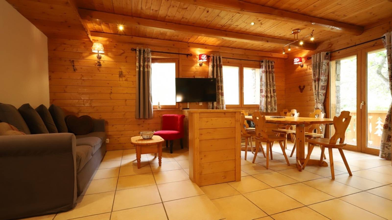 Entire apartment, Apartment 'Chalet Alpaga 6' with Mountain View, Shared Garden and Wi-Fi in Bonneval-sur-Arc, Saint-Jean-de-Maurienne region