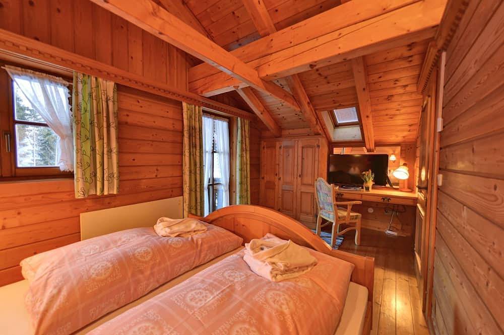 Glocknerhaus in Kreuzeckgruppe, Berg im Drautal