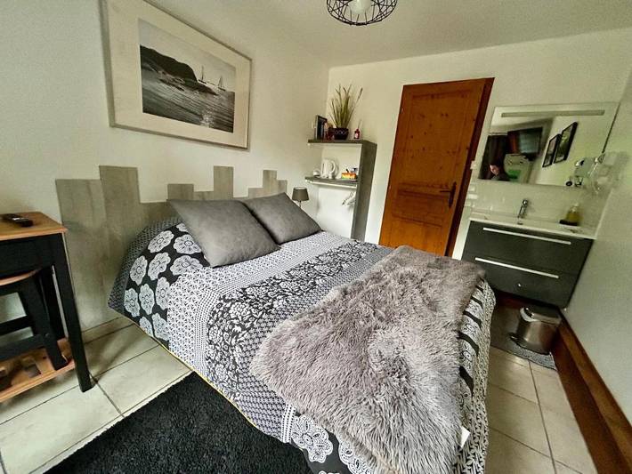 Location de vacances pour 2 personnes, avec vue ainsi que jardin et piscine à Pennedepie - 2